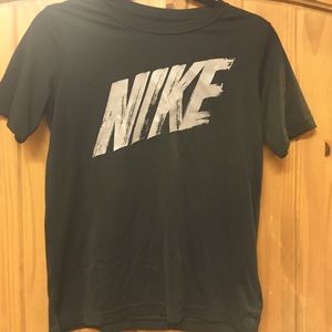 Nike dry fit shirt size large kids